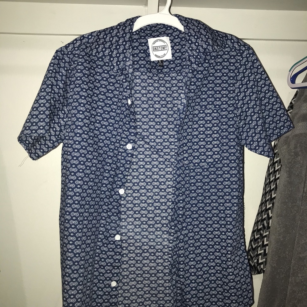 Short sleeve blue button up